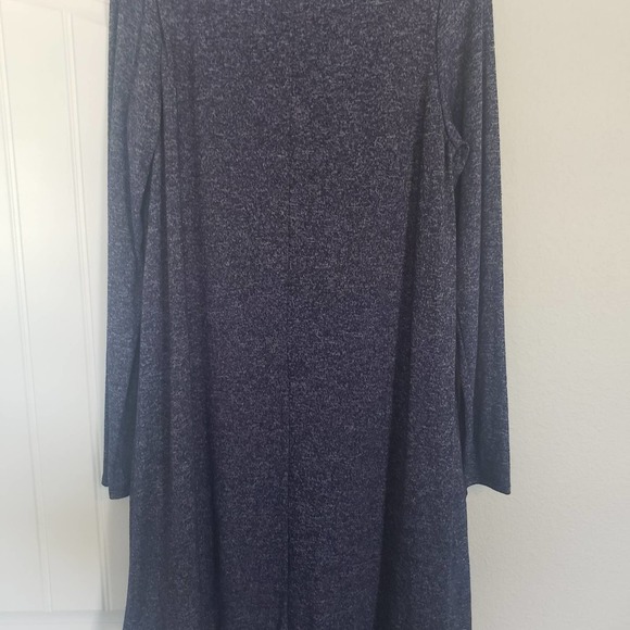 PinkBlush Boutique blue long sleeve dress with black lace at the bottom size L - Picture 4 of 5